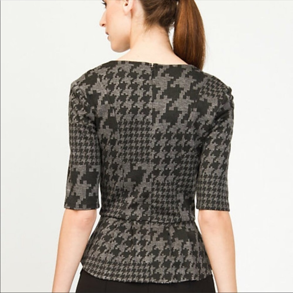Le Chateau Black Gray Half Sleeve Top Size XXS - Picture 2 of 14